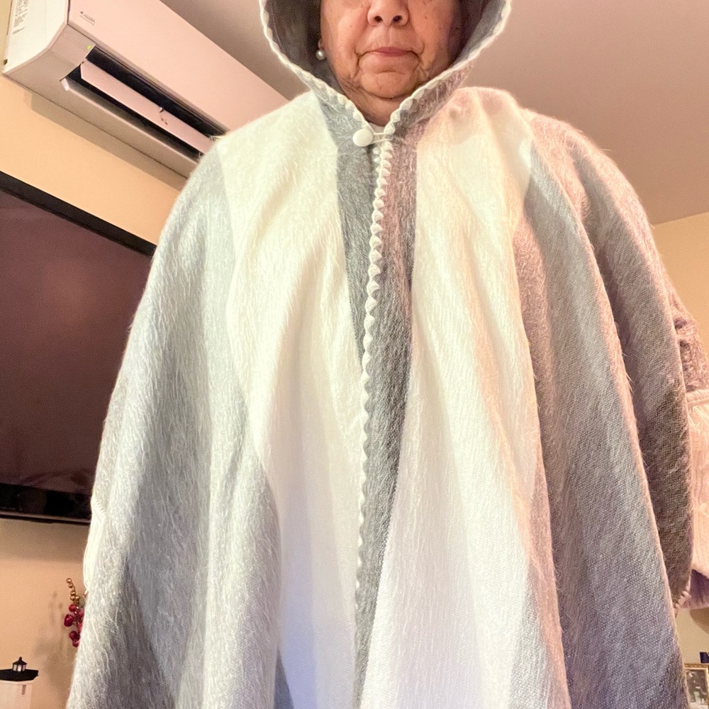 Hooded, baby alpaca, super soft wall, unisex cowgirl poncho from Ecuador - Picture 4 of 5